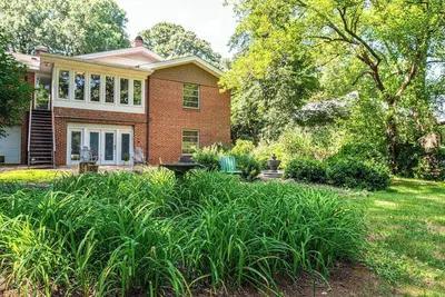 Image de Spacious 2-bedroom apartment in historic Hickory neighborhood