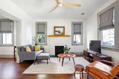 Image de Historic-Modern 2bdrm Bungalow by Daffin Park & Savannah Bananas