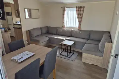 Valley Retreat - 4 bedrooms with decking sleeps 10