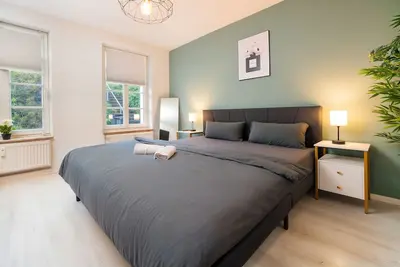 Image de ☆Smart Home - Wuppertal - Perfect for 6-8 Guests! Central - Parking - Netflix