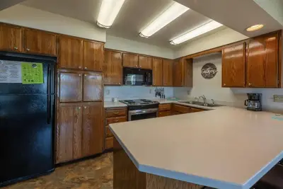 Image de 2 Bed 2 Bath Apartment Condo with gorgeous grass area and patio