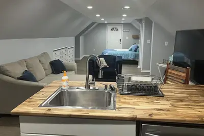 Image de Charming studio lounge with WiFi and Ac in Portsmouth