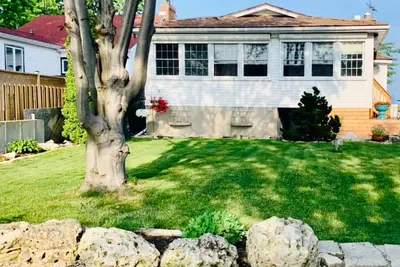 Image de 2 Waters - Rare Double Waterfront Property!