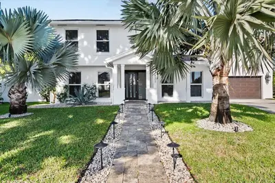 Image de Luxurious Equestrian Lakeside Oasis–Wellington