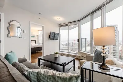 Image de Spacious Two Bedroom/Two Bathroom Condo in Central Downtown Vancouver