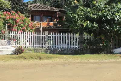 Image de House of the Arts - Right on beach, 4 suites, swimming pool, Bbq, Wifi - Only 6kms from Paraty centre.