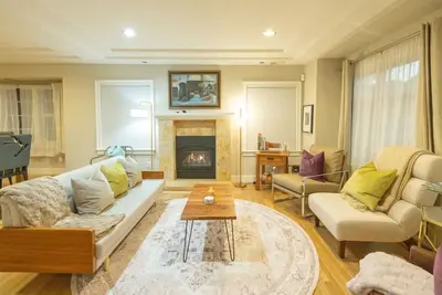 Image de Luxury Glenview Retreat with Stunning Amenities