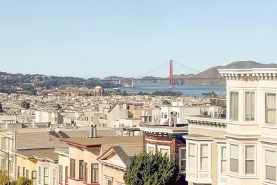 Image de Enjoy a Golden Gate view in your 3bd Nob Hill home