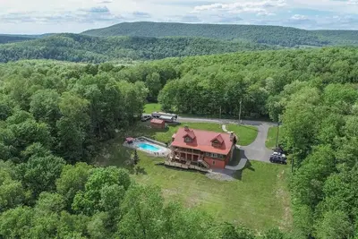 Image de Oakland Bear Lair, located just minutes from Deep Creek Lake