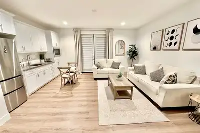 Image de New Safe 1 Bedroom Retreat King Bed Washer Wifi in Quiet UpScale Riverside Hills