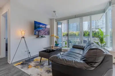 Image de Spacious 1. 5 Bed/1 Bath Condo in Central Downtown Vancouver