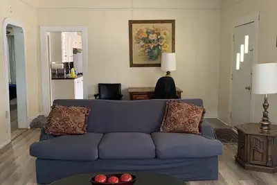 Image de The Burnside House. Charming Bungalow in the center of Gonzales