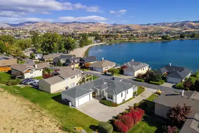 Image de Bright Water Sunrise Home at Wapato Point Resort 5-bed Close to Sandy Beach/Pool