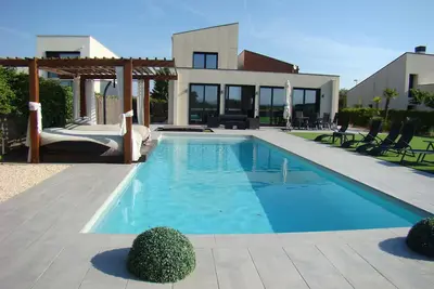 Image de Villa en la  campagne proche de la plage.