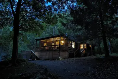 Image de Secluded Mountain Retreat - Cozy Cabin on 8 Private Acres Near Shenandoah