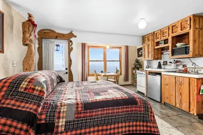 Image de Relaxing Getaway Surrounded by Nature & Beauty