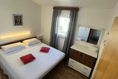 Image de Appartement d'une chambre avec le balcon et la vue sur le mer Kanica, Rogoznica (A-24043-b)