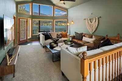 Image de Stunning Waterfront Home in Hope, Idaho!