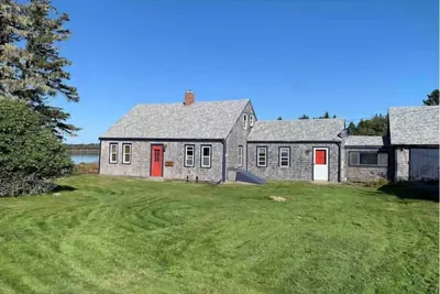 Image de Historic 2-bedroom cottage surrounded by Roque Bluffs State Park-steps to beach