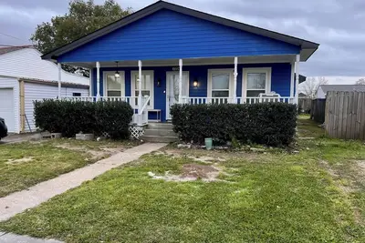 Image de Newly Renovated, Charming 3-bedroom, 2-bathroom house in Arabi