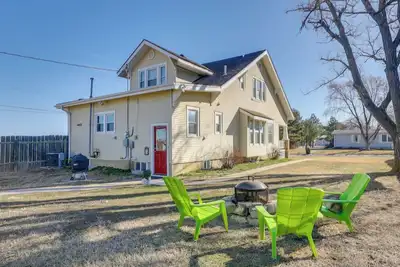 Image de 5 Mi to Marion Reservoir: Wizard of Oz-Themed Home