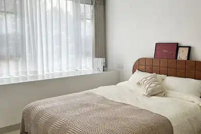 Charming 2-bedroom apartment with WiFi, Ac in marvelous Guilin Family friendly