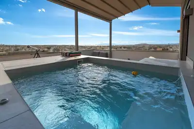 Image de Elite Penthouse with Pool and Skyline View