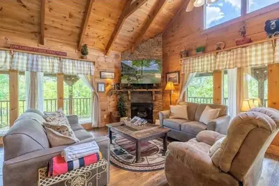 Image de Mountain Views! Private, Hot Tub, & Game Room.