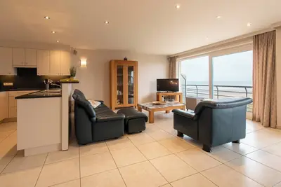 Appartement avec vue oblique sur la mer