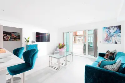 Image de 28 Cliff Edge is a spacious one-bedroom apartment on the eastern edge of Newquay