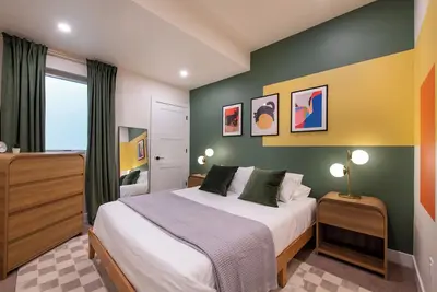 Trendy Tennyson Flat