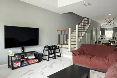 Image de Spacious 3br home, 2 min walk to Saunders Bch with amazing turquoise ocean views