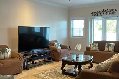 Image de Blessings: 4-bedroom townhome in awesome Nassau with WiFi, Ac, fitness equipment