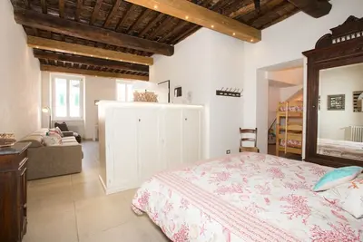 Image de Bellambra Apartment Deluxe. In the historic center 100 meters from the sea and trails.