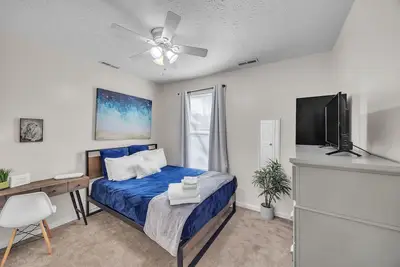 Cozy 2br Getaway | Near Downtown Cincinnati