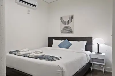 Image de Two CozySuites Nlg - Modern  condo  12 and 8