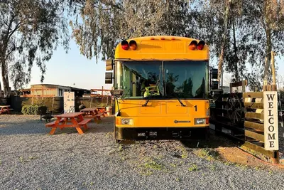 Image de The Magic Skoolie Outdoor Glamping in Visalia