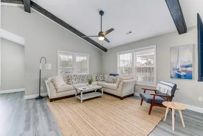 Image de 366 Central Outer Banks Location with Elegant Interior!