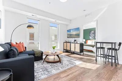 Image de Modern 1br in Uptown | Walkable & Stylish