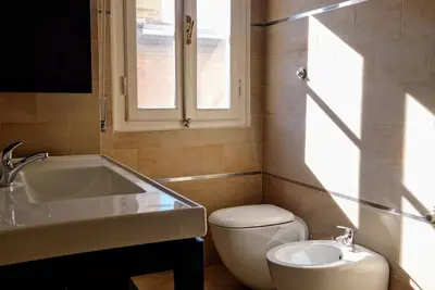 Image de Spacious 4-bedroom apartment with WiFi, Ac in beautiful Pisa