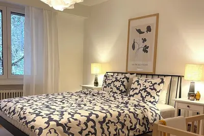 New renovated 2-bedroom City Apartment with Free Parking