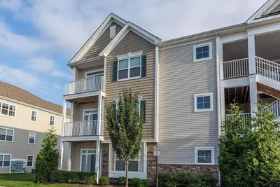 Image de Chic Beach Condo w/ Balcony Views, Pool, Wi-Fi & Walk to Outlets & Trails!