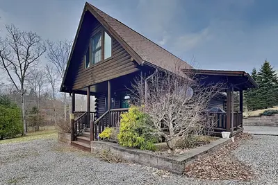 Image de The Old World Chalet | Pet-friendly, Hot Tub, Ev Charger