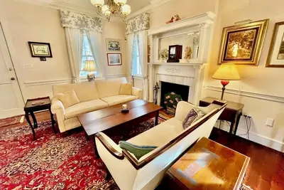 Image de Award-Winning Beach Cottage: 4br, Steps to Beach, Restaurants & More!