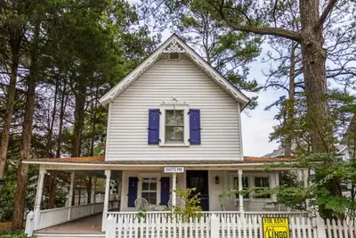 Image de Charming Beach Cottage 'Suits Me' – Steps to Boardwalk & Cozy Living Spaces!