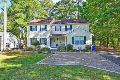 Image de Spacious 4br/3ba Cottage near Ocean & Pool, Perfect for Family Getaways!