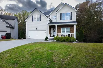 Image de Large Rustic Family Home By RoadATL-KingBed-Firepit-Grill