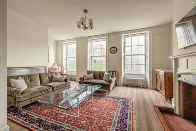 Image de Appartement-de Luxe-Salle de bain privée séparée-Vue sur Rue-Maisonette