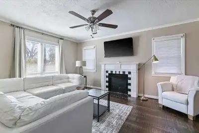 Stylish & Modern Private Getaway in Richardson!