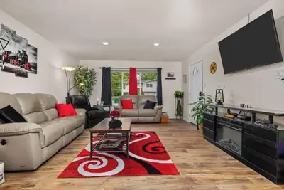 Image de Renovated home near Six Flags on quiet street - Kid Friendly